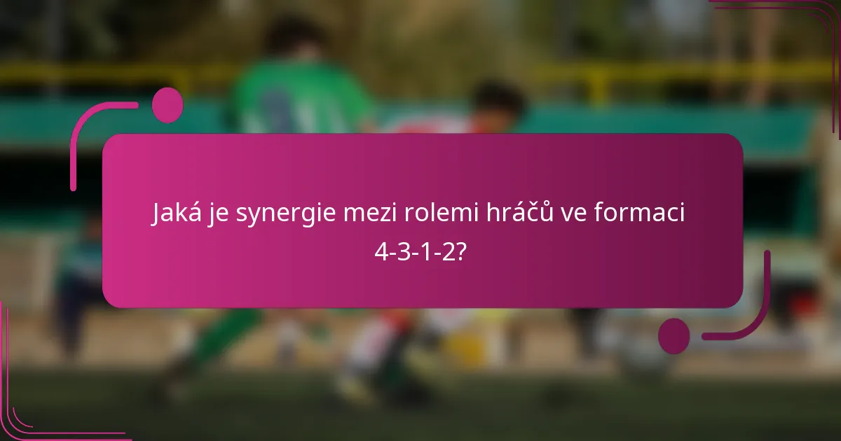 Jaká je synergie mezi rolemi hráčů ve formaci 4-3-1-2?